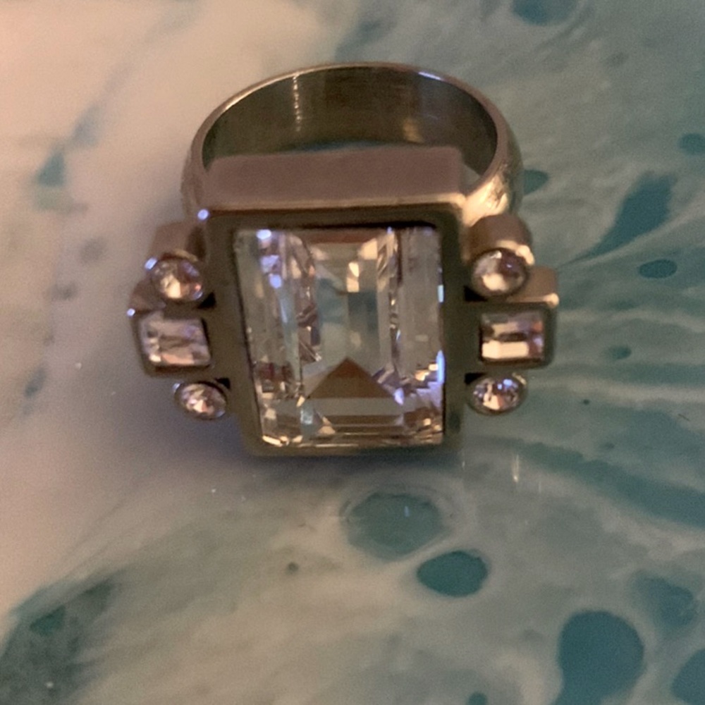 Vintage costume clear crystal ring, silver tone. Size 7
